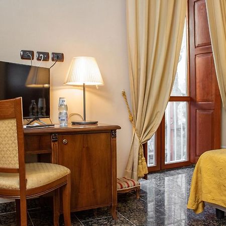 Le Stanze Del Vicere Boutique Hotel Napoli Ngoại thất bức ảnh