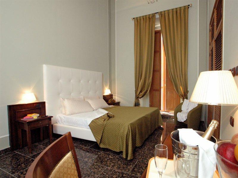 Le Stanze Del Vicere Boutique Hotel Napoli Ngoại thất bức ảnh